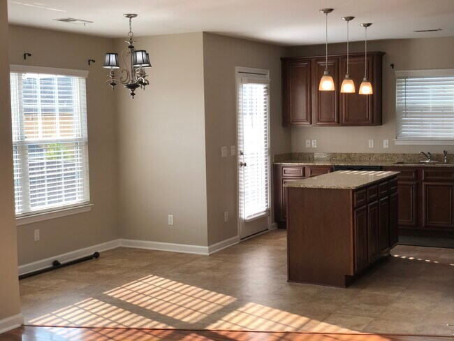 Building Photo - 107 Whispering Oak Ln