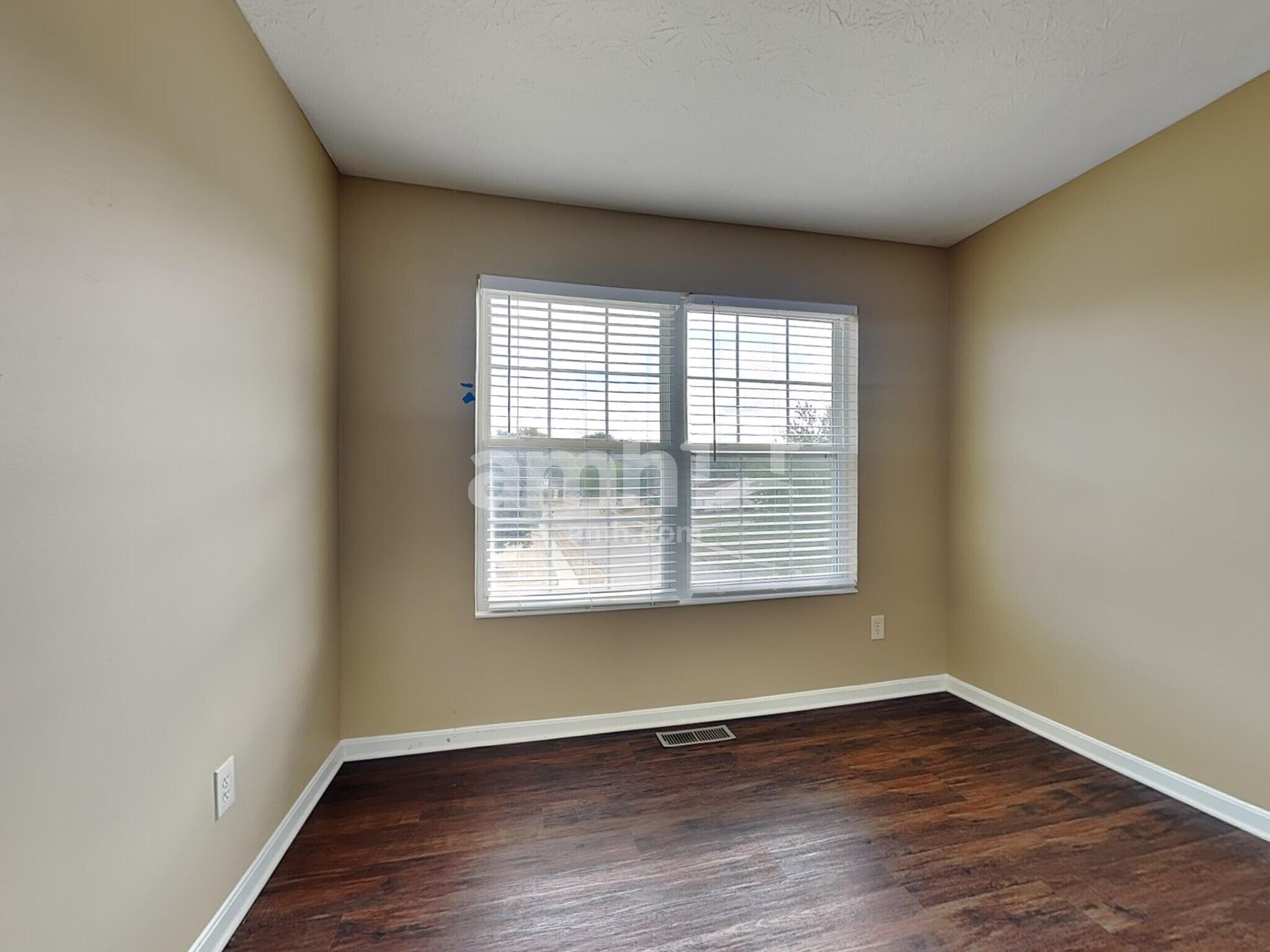 Building Photo - 4695 Woodfield Dr