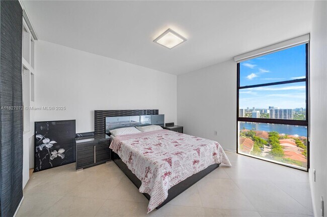 Building Photo - 3675 N Country Club Dr