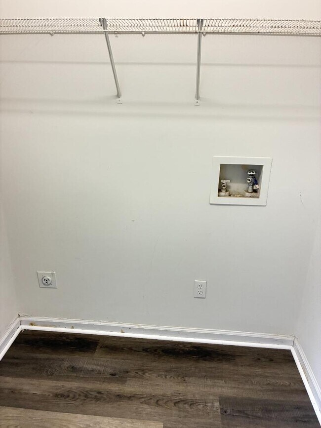 Building Photo - 4202 Thistle Dr NW