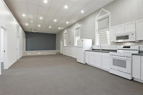 Building Photo - 104 E Barker St