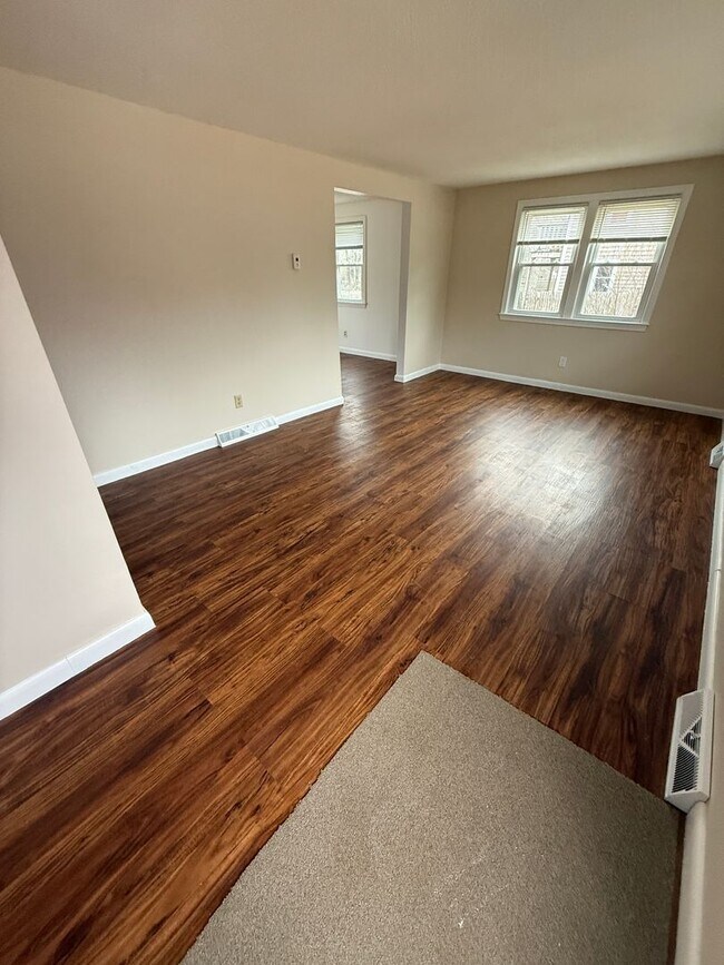 Building Photo - 136-138 West Yarmouth Road