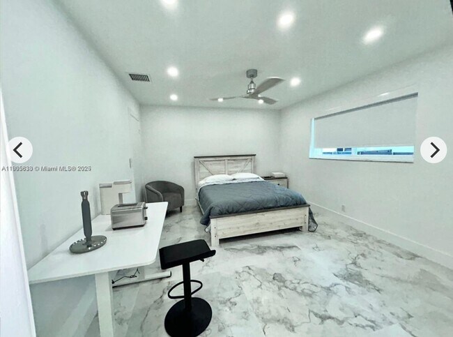 Building Photo - 4521 SW 55th Ave