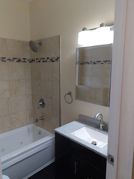 Bathroom - 3010 W 42nd St