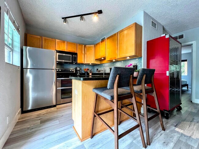 Building Photo - 2660 NE 8th Ave