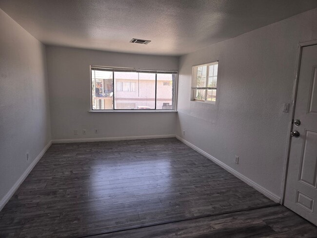 Building Photo - 1724 Breckenwood Ct