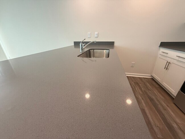 Building Photo - Beautiful Townhome in Charlotte