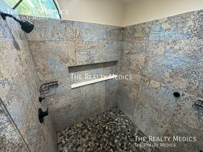 Building Photo - 2601 Bridle Dr