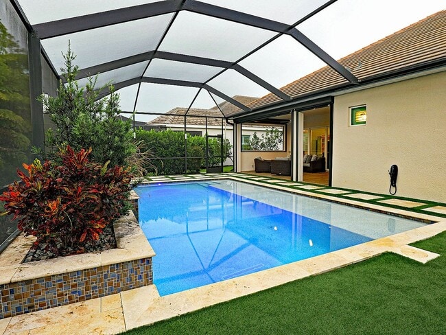 Building Photo - Daniels Place Short Term Rental
