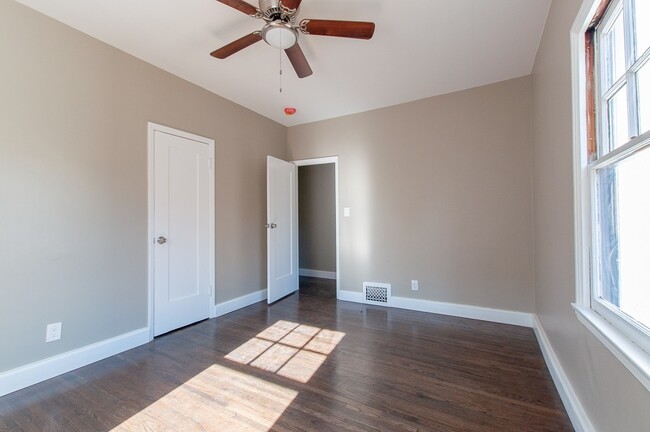 Building Photo - Amazing 3 bed 2.5 bath single family house...
