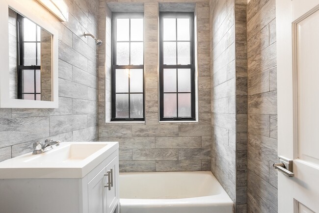 Building Photo - 534 Tremont St