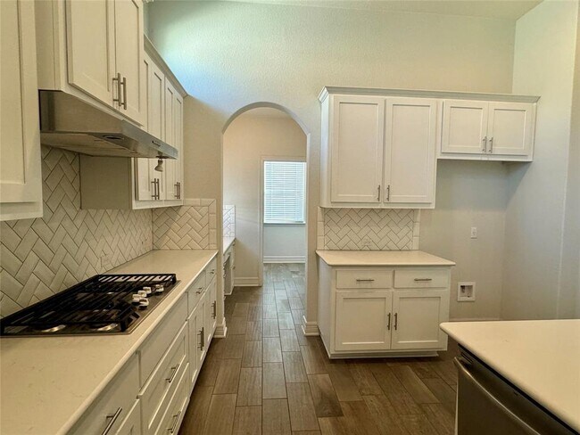 Building Photo - 124 Woodway Bend