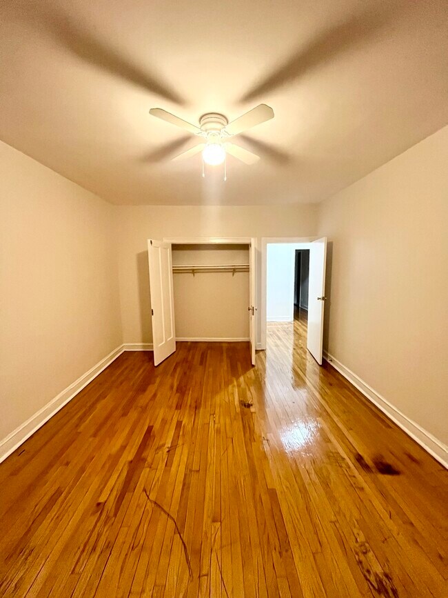 Building Photo - 4300 W Shakespeare Ave