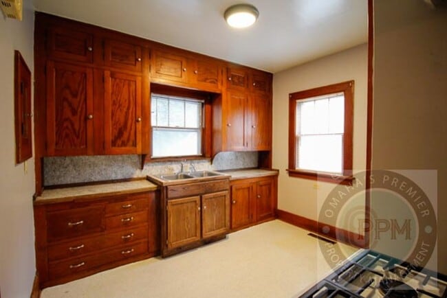 Building Photo - 3 Bed 1 Bath Located in Central Omaha