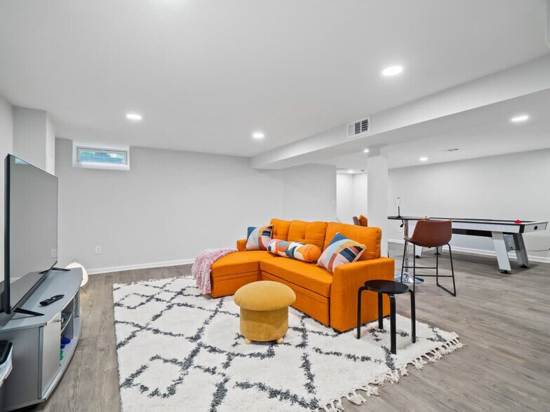 Building Photo - 8040 Strongsville Blvd