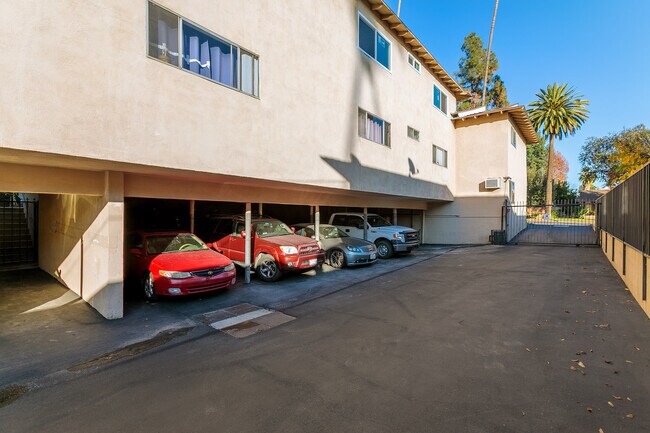 Building Photo - 585 N Hill Ave