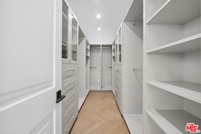 Building Photo - 4539 Longridge Ave