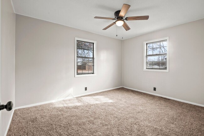 Building Photo - 246 SE 101st Rd