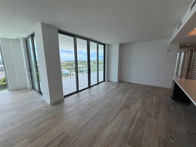 Building Photo - 4714 N Flagler Dr