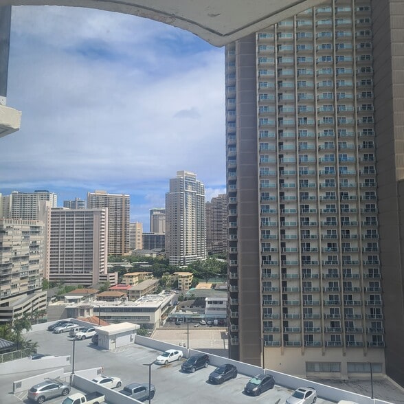 Building Photo - 1617 Kapiolani Blvd