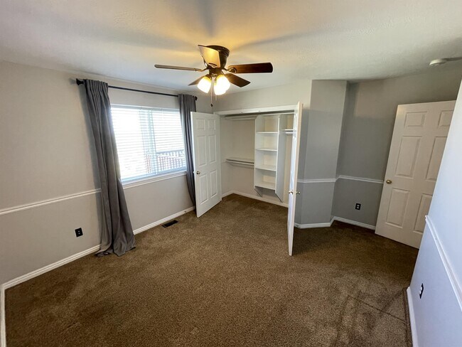 Building Photo - 561 Rocky Knoll Ln