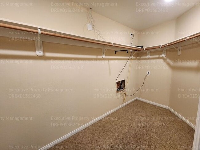 Building Photo - Spacious 4 bedroom 2 bathroom home located in the Ashton Falls community