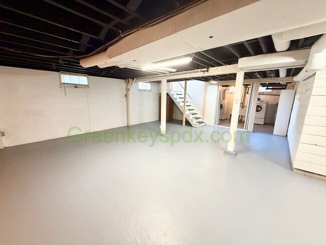 Building Photo - Lovely 3-Bedroom, 2-Bathroom House with Detached Garage in North Portland
