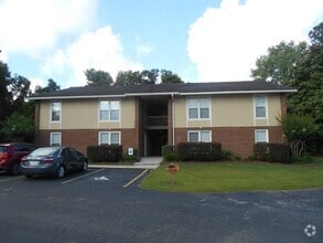 Building Photo - 2 bedroom, 1 bath condo in downtown Conway