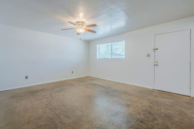 Building Photo - 434 N Norris Ave