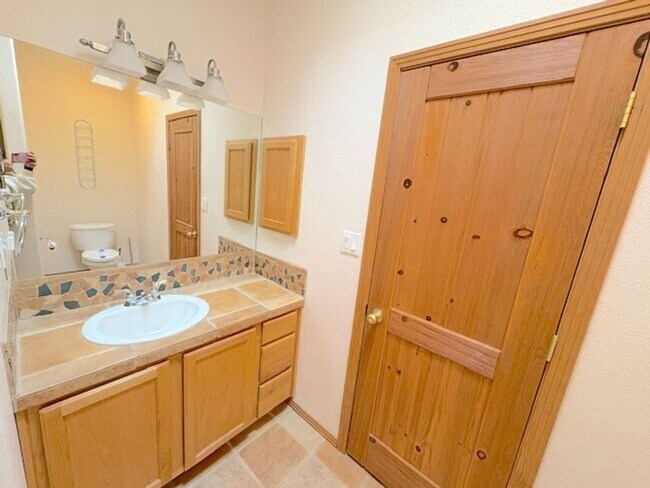 Building Photo - Immaculate 3 bedroom in Rio Rancho! Stunni...