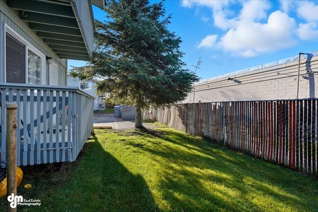 Building Photo - Charming 2BD/1BA Condo