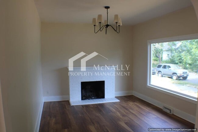 Building Photo - Newly Remodeled 3 Bedroom 2 Bathroom Home ...