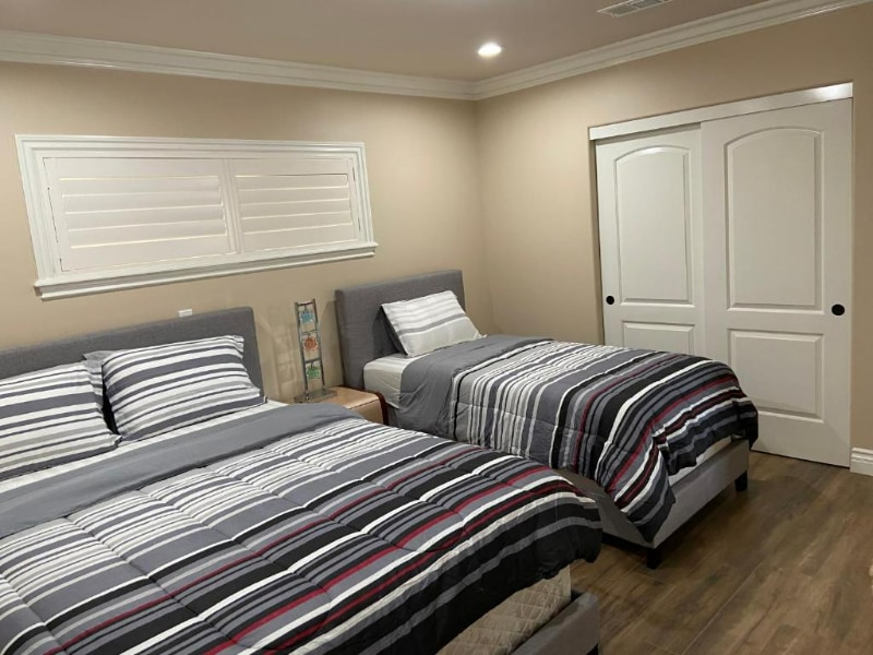 Building Photo - 9303 De Adalena St