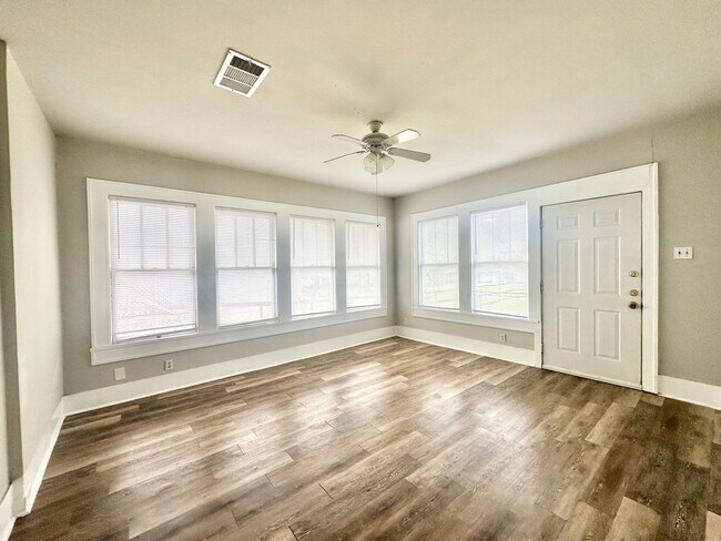 Building Photo - 2613 N Elm St