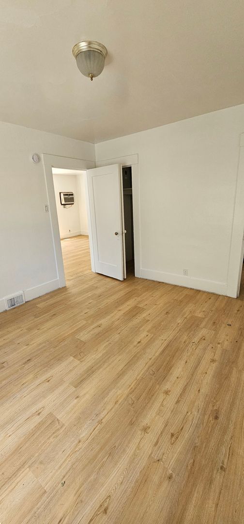 Building Photo - Charming Victorian Square Home – 4 Bed / 1 Bath – $2,075/Month