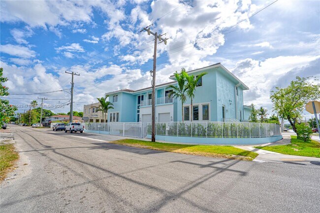 Building Photo - 1805 NW 22nd Ct