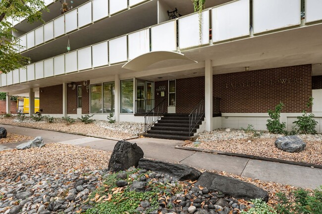 Building Photo - Gorgeous apartment in Cheesman Park!