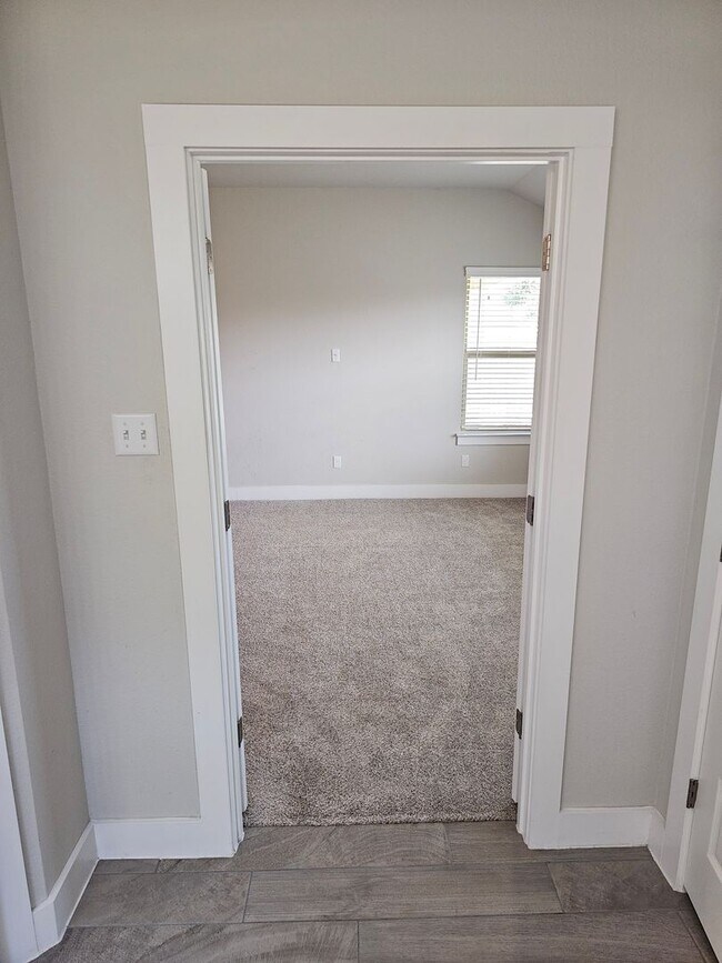 Building Photo - $500 discount for Lease signed in June!