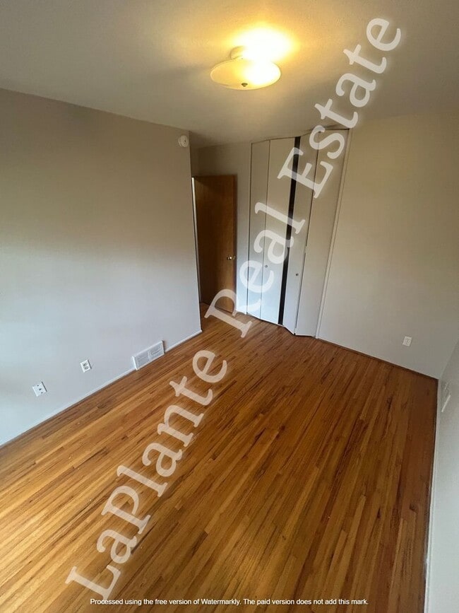 Building Photo - Charming 3-bedroom, 2-bathroom home located in the heart of Maumee