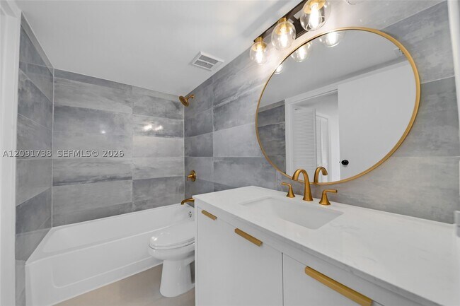 Building Photo - 7601 E Treasure Dr