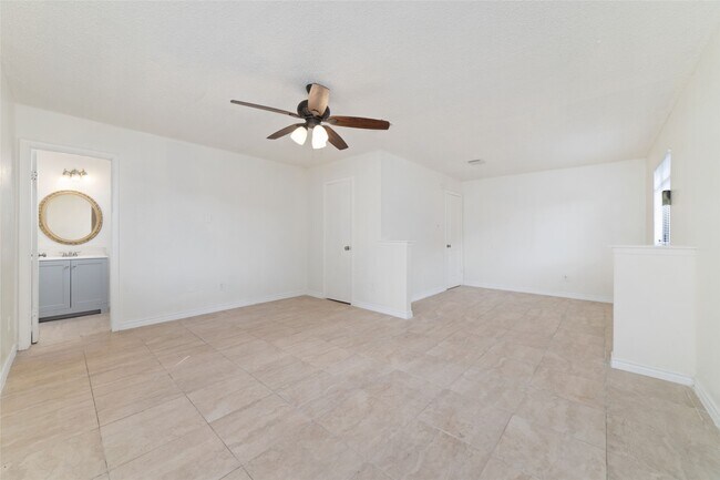 Building Photo - 5711 Longforest Dr