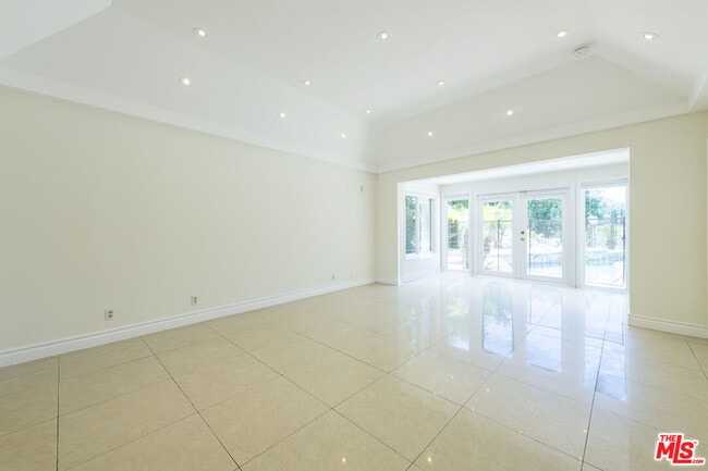 Building Photo - 16379 Meadow Ridge Rd W