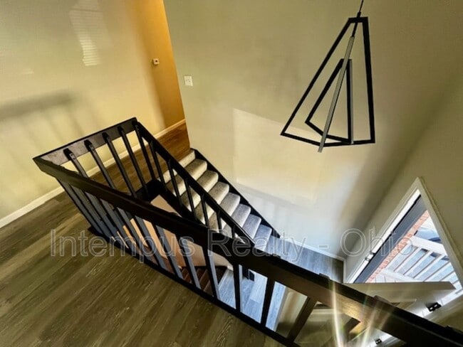 Building Photo - 2600 Saybrooke Dr