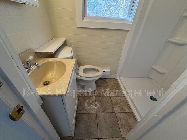 Building Photo - 114-116 Knight St