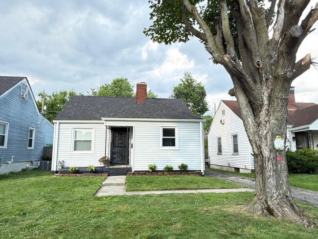 Building Photo - 1523 Wurtele Ave