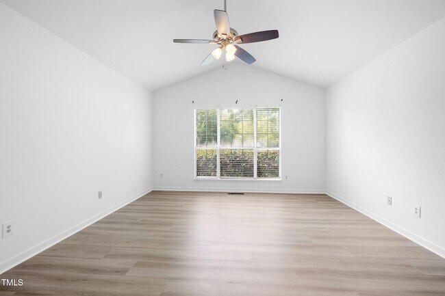 Building Photo - 409 Vista Springs Cir