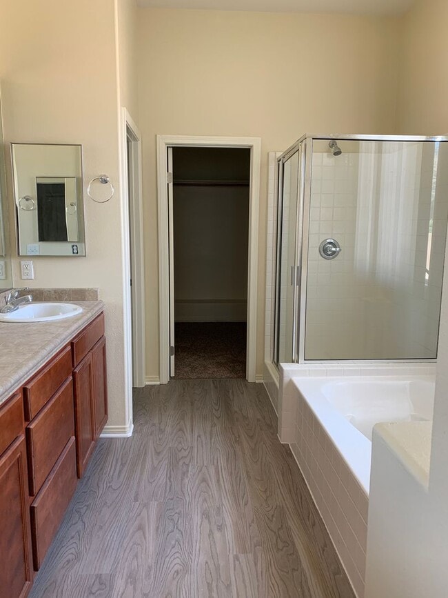 Building Photo - AVAILABLE NOW $200 off First Month Rent