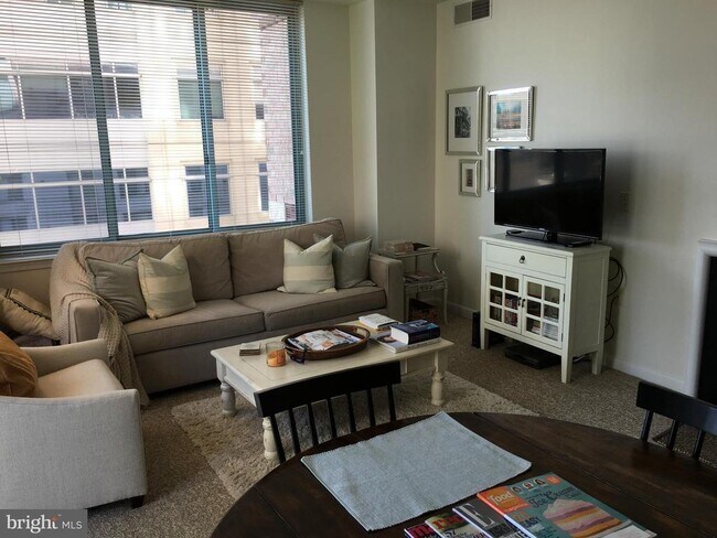 Building Photo - 851 N Glebe Rd