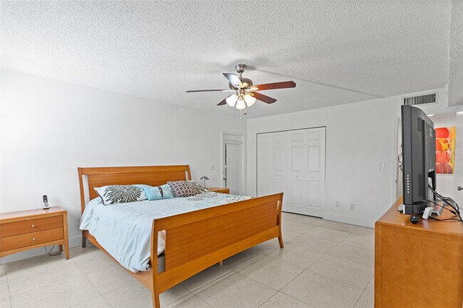 Building Photo - 16051 Blatt Blvd