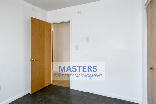 Building Photo - 1425 White Ave